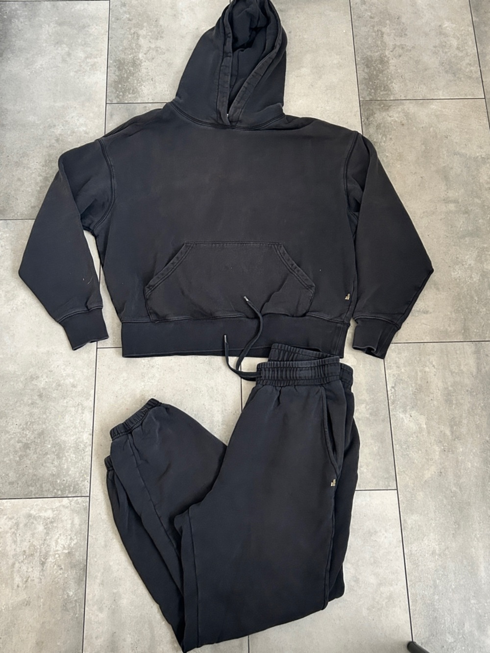 WeWoreWhat black active sweatpants hoodie matching set black M